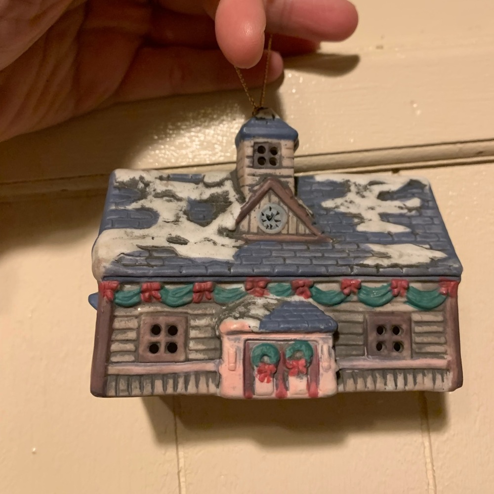 Lionel Vintage Village Train Depot 4" Holiday Winter Christmas - vintage!